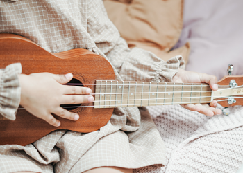 Bantu Anak Belajar Membaca dengan Mengajarkannya Belajar Musik Sejak Dini