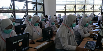 idsch.id - Sekolah Terapkan Protokol Penanganan COVID-19, Hari Pertama UNBK SMK/MAK Berjalan Lancar