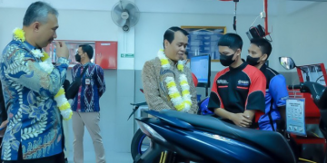 Peresmian Kelas Khusus Yahama SMK ICB Cinta Teknika Bersama PT Yahama Indonesia Motor Manufacturing diwakili Kadisdik Jabar