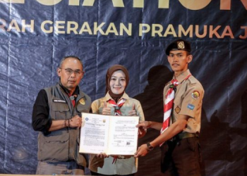 Disdik Jabar Terima Piala Apresiasi