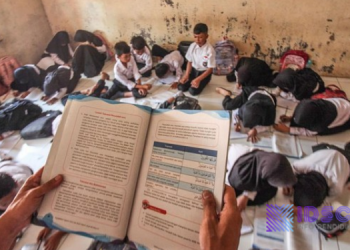 Miris, Beberapa Siswa Kelas IV Di Bogor Belajar di Lantai Musolah