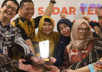 Dinas Pendidikan Provinsi DKI Jakarta menerima Penghargaan