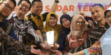 Dinas Pendidikan Provinsi DKI Jakarta menerima Penghargaan