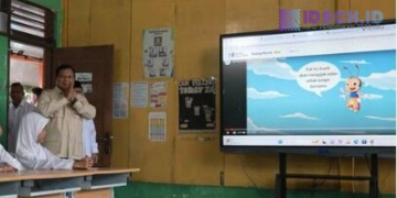 Presiden Prabowo Saksikan Demo Smart Board di SD Bogor, Dorong Pembelajaran Berbasis Teknologi