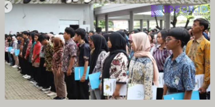 Penyerahan Bantuan Pemutihan Ijazah Tahap IV Sebanyak 1000 lebih Siswa