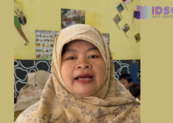 Bu Nurhayati, Bukti Semangat Belajar Tak Pernah Pudar