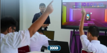 Belajar jadi makin seru dan menyenangkan dengan menggunakan Layar interaktif( Interactive Flat Panel)