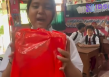 Indahnya Kepedulian di Sekolah: Siswa SDN Sasanawiyata 02 Sukaraja Hadiahkan Sepatu untuk Teman Sekelas