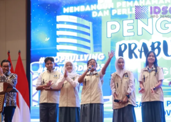 Gubernur DKI Jakarta Kukuhkan Pelajar Duta Trantibum (PRABU) Jakarta 2025