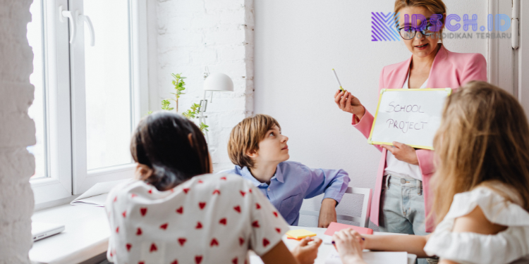 7 Tanda Guru Kurang Empati Terhadap Sekolah: Fokus Pelatihan Tapi Lupa Tanggung Jawab di Kelas