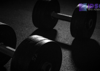 Latihan Beban dengan Dumbbell untuk Bikin Otot