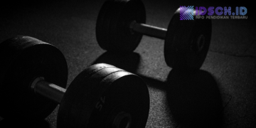 Latihan Beban dengan Dumbbell untuk Bikin Otot
