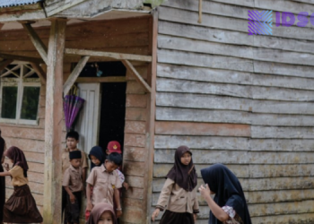 Guru Tunggal Mengajar Enam Kelas Sekaligus di Pelosok Pandeglang