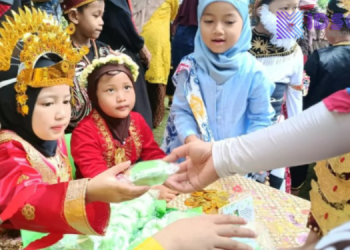 Sekolah Al Firdaus Surakarta kembali menggelar Colorful Culture Day di Taman Balekambang