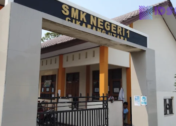 Plafon Ruang Kelas SMKN 1 Cikarang Utara Ambruk Saat KBM Berlangsung, Siswa Sempat Dengar Suara Retakan