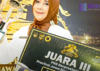 Kepala SMAN 2 Cibinong, Kab. Bogor yang berhasil meraih Juara III Anugerah PNS Berprestasi Kategori Inspiratif!