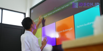 Viral Siswa Kelas 9 SMP Kesulitan Perkalian Dasar di Papan Interaktif