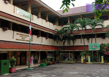 SMPN 95 Jakarta Manfaatkan Interactive Flat Panel untuk Pembelajaran yang Lebih Interaktif dan Modern