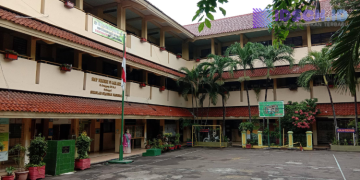 SMPN 95 Jakarta Manfaatkan Interactive Flat Panel untuk Pembelajaran yang Lebih Interaktif dan Modern