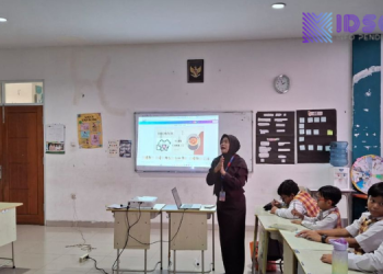 Melawan Keterbatasan: Kisah Guru Rahayu, Pelita Harapan bagi Anak Berkebutuhan Khusus