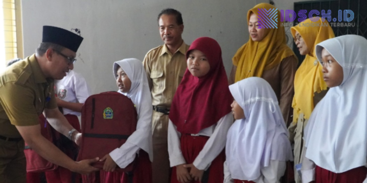 Dinas Pendidikan Gunungkidul Salurkan Bantuan Perlengkapan Sekolah untuk Dukung Pemerataan Pendidikan