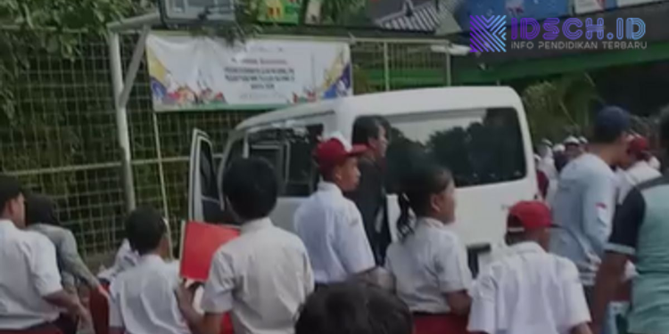 Diduga Mabuk, Mobil MBG Trobos Pagar SDN 01 Kalibaru Cilincing