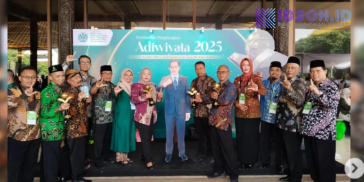 10 Sekolah di Sukoharjo Raih Penghargaan ADIWIYATA