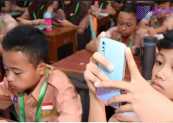 Mulai 2026, Anak Indonesia Usia 13-16 Tahun Tidak Bisa Bebas Main Media Sosial