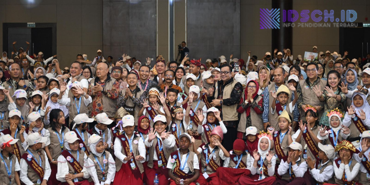 Dialog Hangat Wamendikdasmen dan Murid Warnai Puncak Apresiasi Semarak Sahabat SD