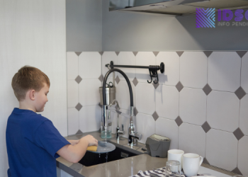 Anak yang Terbiasa Membantu Pekerjaan Rumah Lebih Siap Hadapi Tantangan Hidup