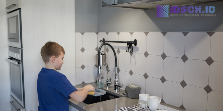 Anak yang Terbiasa Membantu Pekerjaan Rumah Lebih Siap Hadapi Tantangan Hidup