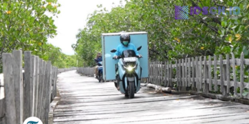 Dedikasi Pak Asdar, Petugas MBG Pulau Osi yang Menembus Medan Sulit Demi Gizi Anak Negeri