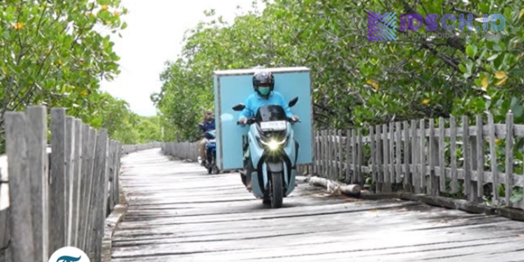 Dedikasi Pak Asdar, Petugas MBG Pulau Osi yang Menembus Medan Sulit Demi Gizi Anak Negeri