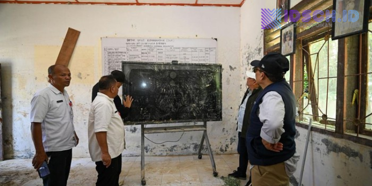 Pemerintah Pastikan Ganti “Buku-Papan Interaktif” di Sumatera yang Rusak Imbas Bencana