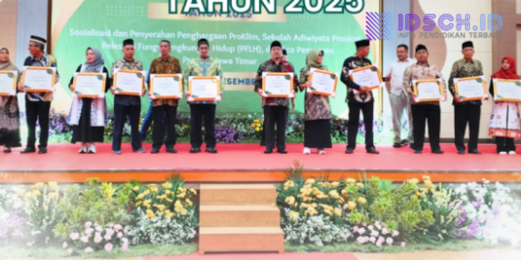 14 Sekolah di Gresik Raih Penghargaan Adiwiyata Provinsi Jawa Timur 2025