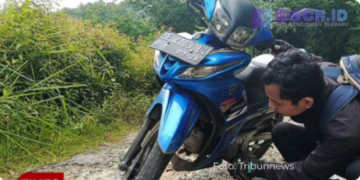 Menembus Jalan Rusak dan Tanjakan Curam, Guru SMPN 4 Tegalombo Tetap Mengajar demi Siswa