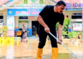 Sambut Tahun Ajaran Baru, Guru SD Negeri Dayah Tanoh Gotong Royong Bersihkan Sekolah Pascabanjir