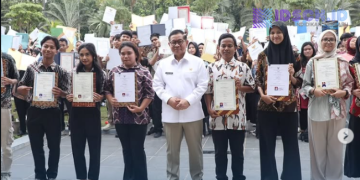 Pemprov DKI Jakarta dan Baznas Bazis Salurkan Bantuan Pemutihan Ijazah Tahap V kepada 2.753 Peserta Didik