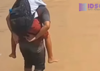 Orang Tua Gendong Anak Menyeberangi Sungai, Potret Realita Sekolah di Aceh Pascabanjir