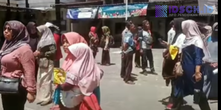 Ratusan Wali Murid SMP Pemda 2 Kesugihan Datangi Dinas P dan K Cilacap Terkait Rapor Belum Dibagikan