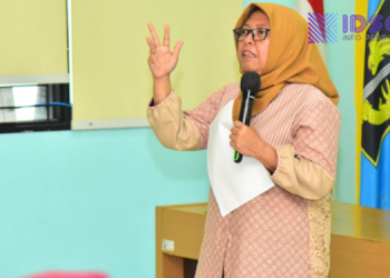 Kadisdik Surabaya Febrina Kusumawati Tekankan Pengawasan Gawai dan Kebersihan Sekolah dalam Pengarahan Kepala Sekolah Negeri