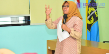 Kadisdik Surabaya Febrina Kusumawati Tekankan Pengawasan Gawai dan Kebersihan Sekolah dalam Pengarahan Kepala Sekolah Negeri