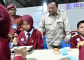 Prabowo Minta Guru Sekolah Rakyat Jadi Teladan, TNI-Polri Siap Latih Kerapian Seragam
