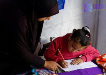 Anak-Anak Gaza Kembali Bersekolah di Tenda Darurat Beit Lahiya di Tengah Bayang-Bayang Garis Militer Israel