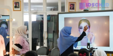 Papan Tulis Diganti Layar Sentuh Interaktif, Pembelajaran Coding dan AI di SMK Muhammadiyah 1 Pandaan Makin Hidup