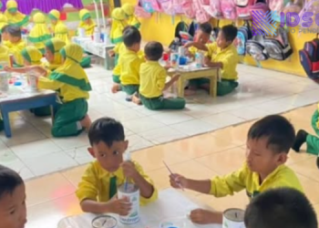 Siswa TK ABA Kajen Sulap Kaleng Bekas Jadi Wadah Sedekah dalam Kegiatan “Melukis Kaleng Filantropisku”