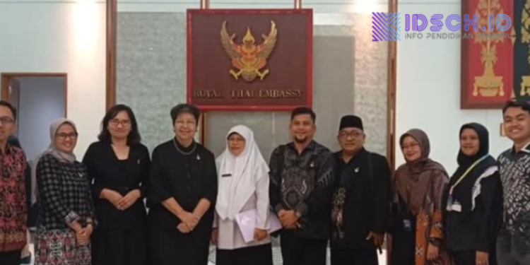 Enam Guru Indonesia Raih Princess Maha Chakri Award di Thailand