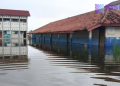 Di Bekasi Sekolah Terendam Banjir, Ratusan Siswa Sulit Ikut Kelas Online