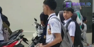 Kurang Meja Kursi, SMPN 3 Depok Bawa Sendiri dari Rumah