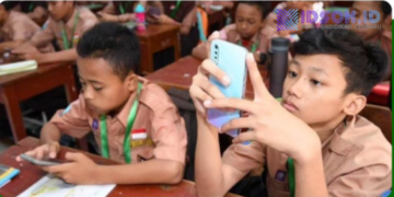 Handphone Disimpan, Aturan Smartphone di Sekolah Jakarta
